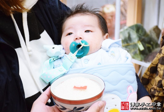 剃胎毛、滿月剃頭、嬰兒剃頭、嬰兒理髮、嬰兒剃髮、嬰兒剃胎毛、嬰兒滿月剃頭、寶寶剃頭、剃胎毛儀式、剃胎毛吉祥話、滿月剃頭儀式、滿月剃頭吉祥話、寶寶剃胎毛、寶寶滿月剃頭理髮、新北永和區剃胎毛、新北永和區滿月剃頭、新北永和區嬰兒剃頭剃胎毛、新北永和區嬰兒理髮、新北永和區嬰兒剃髮、孫寶寶(新北永和區嬰兒寶寶滿月剃頭理髮、免費嬰兒剃胎毛儀式吉祥話)。中國風會場，爸媽寶貝免費穿「日中韓」古裝禮服。專業拍照、DVD光碟、證書。★購買「臍帶章、肚臍章、胎毛筆刷印章」贈送：剃頭、收涎、抓周，三選一。2016.01.02 照片6